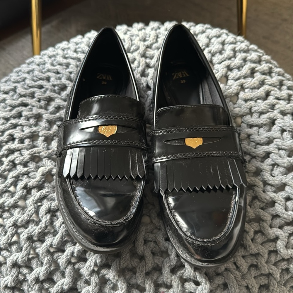 ZARA women black classic METAL TRIM FLAT LOAFERS size 39 (size 8) - Picture 4 of 7